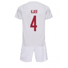 Baby Fußballbekleidung Dänemark Simon Kjaer #4 Auswärtstrikot WM 2022 Kurzarm (+ kurze hosen)